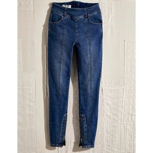 FREE PEOPLE CRVY Mercury Zip Jeans in Harper Blue